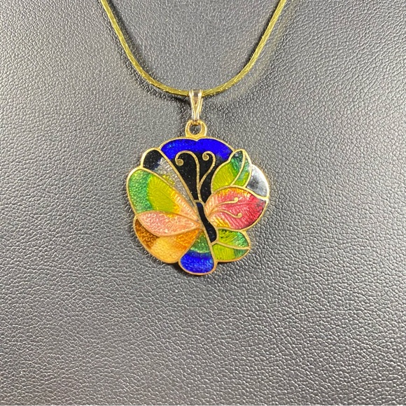 Cloisonné Butterfly Pendant On Gold Tone Chain Necklace - Picture 4 of 5